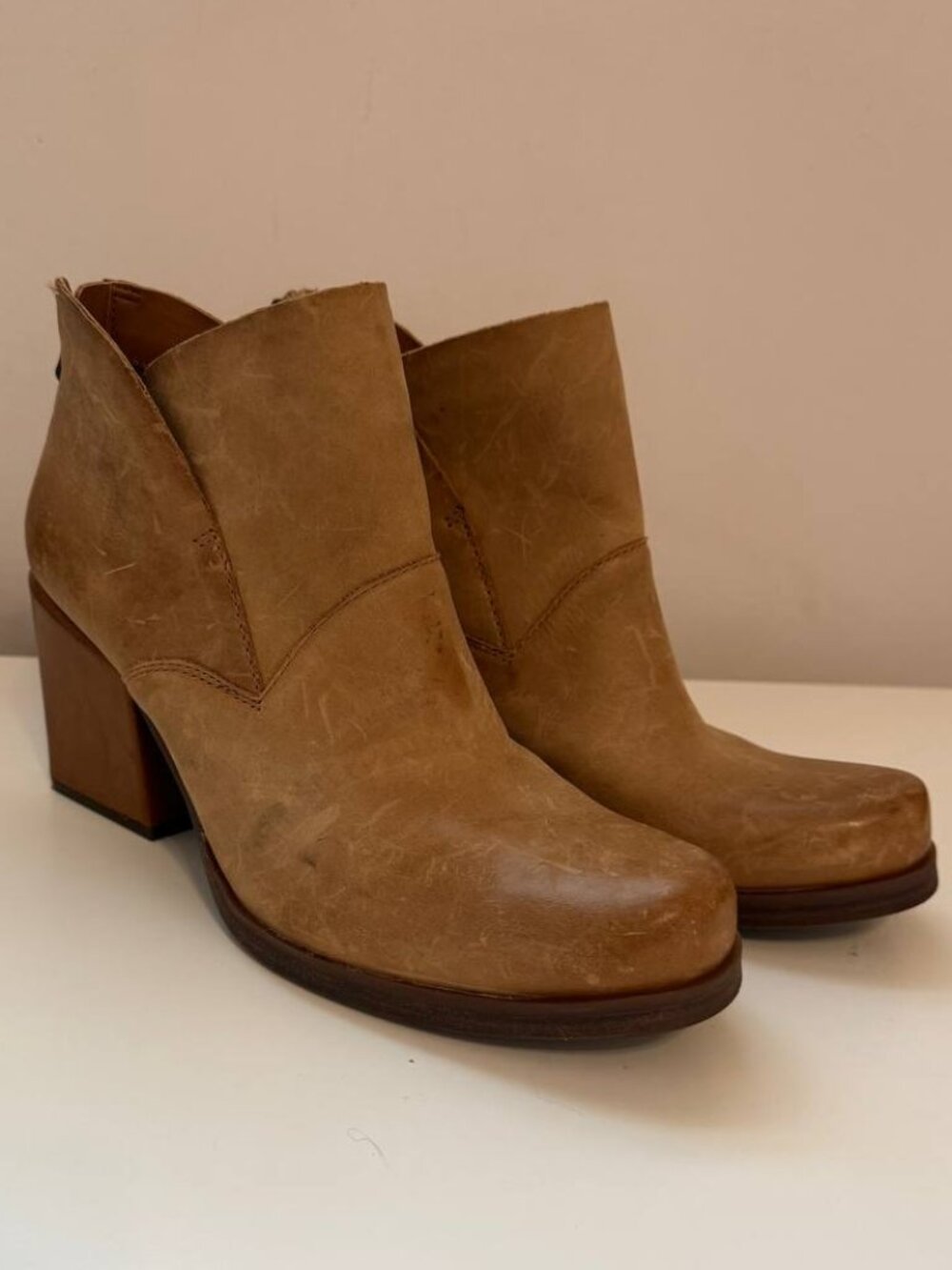 Korks - Distressed Leather Western Block Heel Ankle Booties - Women's 8.5
